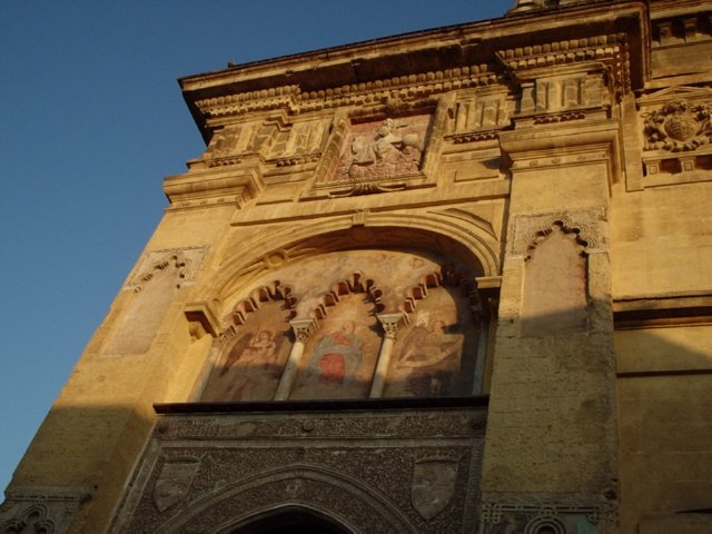 P5220144 Schildering boven poort - Mezquita - Cordoba